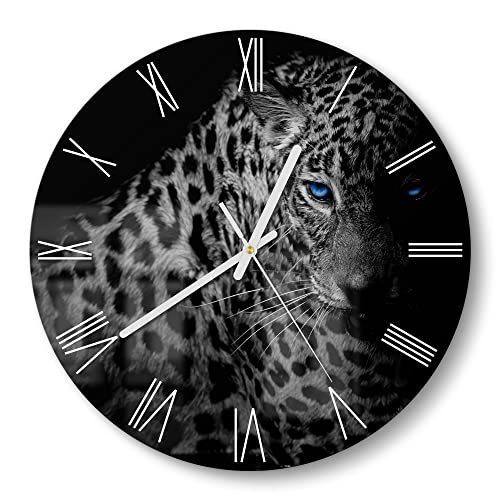 DEQORI Glasuhr | rund Ø 30 cm | Motiv Leopard mit blauen Augen | ausgefallene leise Design Uhr aus Glas | Wanduhr für Wohnzimmer & Küche | Moderne Hingucker Uhr für die Wand von DEQORI