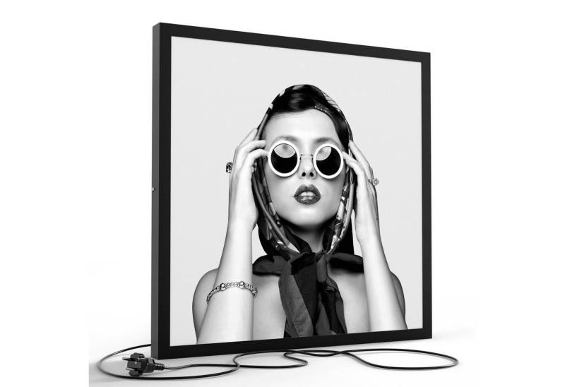 DEQORI LED-Bild 'Junge Frau im Retro-Stil', (1 St), LED Lampe Leuchte Leuchtbild Bild beleuchtet Deckenleuchte Wandlampe von DEQORI