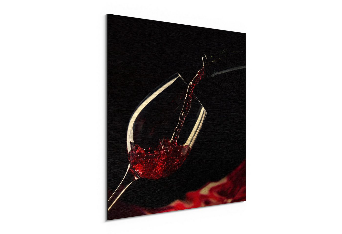 DEQORI Metallbild 'Rotwein ins Glas gegossen', Alu Dibond Bild Aluminium Aluverbundplatte Design Wandbild Aludibond DEQORI Metallbild 'Rotwein ins Glas gegossen', Alu Dibond Bild Aluminium Aluverbundplatte Design Wandbild Aludibond von DEQORI