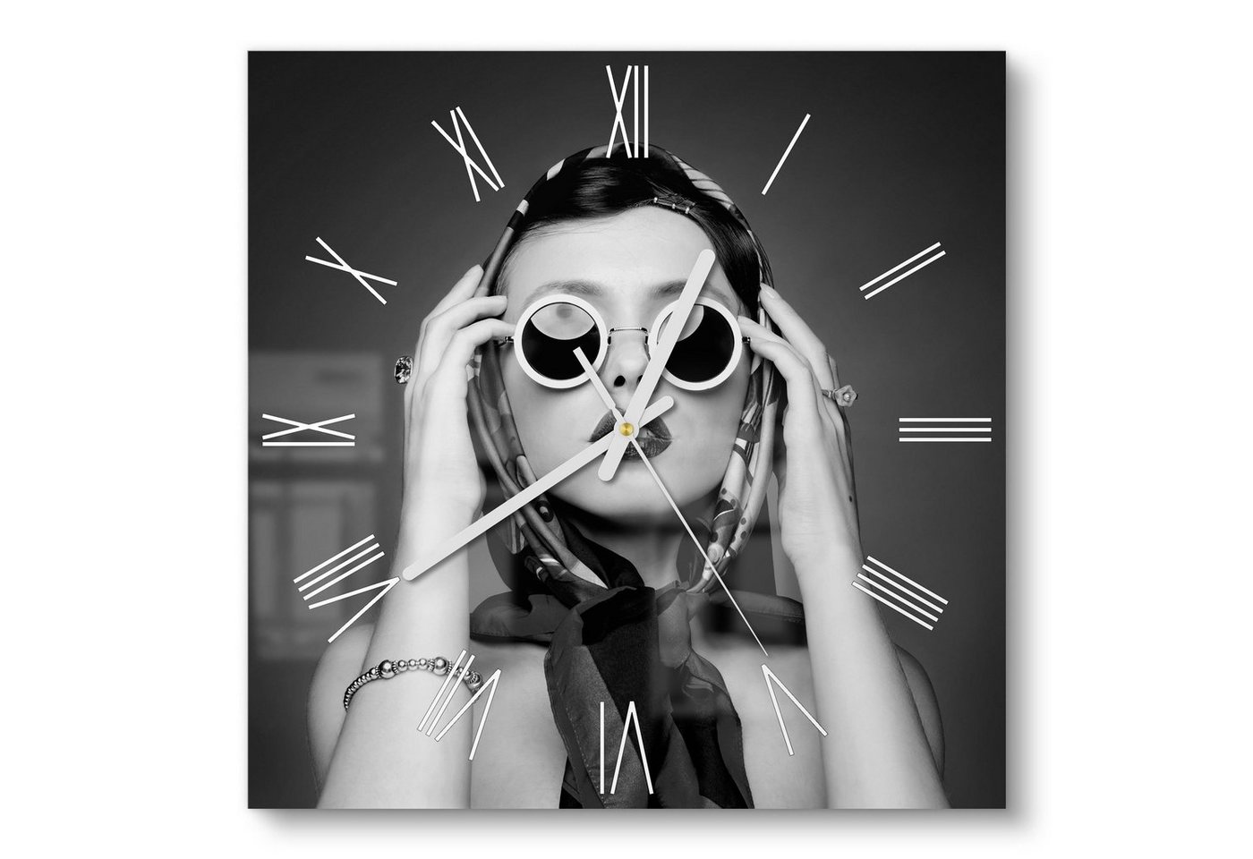 DEQORI Wanduhr 'Junge Frau im Retro-Stil' (Glas Glasuhr modern Wand Uhr Design Küchenuhr) von DEQORI