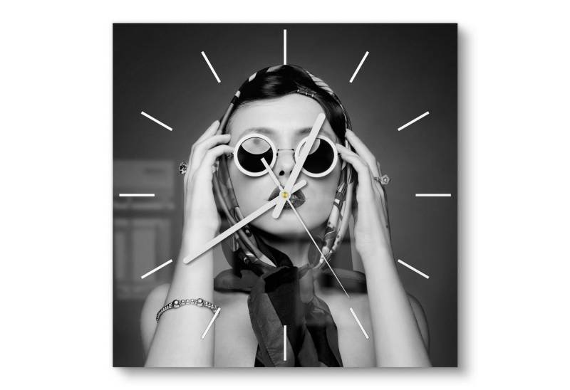 DEQORI Wanduhr 'Junge Frau im Retro-Stil' (Glas Glasuhr modern Wand Uhr Design Küchenuhr) von DEQORI