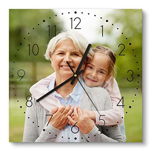 DEQORI personalisierte Glasuhr mit Foto | 30x30 cm, Klassisch, Weiß | eigenes Bild | ausgefallene leise Design Uhr aus Glas | Wanduhr für Wohnzimmer & Küche | Moderne Uhr für die Wand von DEQORI