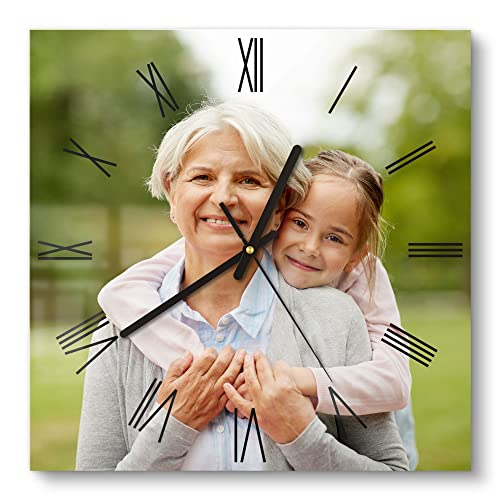 DEQORI personalisierte Glasuhr mit Foto | 30x30 cm, Römisch, Weiß | eigenes Bild | ausgefallene leise Design Uhr aus Glas | Wanduhr für Wohnzimmer & Küche | Moderne Hingucker Uhr für die Wand von DEQORI