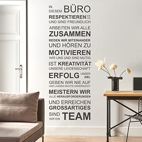 DESIGNSCAPE® Wandtattoo In diesem Büro respektieren wir uns, arbeiten wir alle zusammen, geben wir nie auf, sind wir ein Team... | Farbe: dunkelrot | Größe: groß (67 x 180 cm) von DESIGNSCAPE