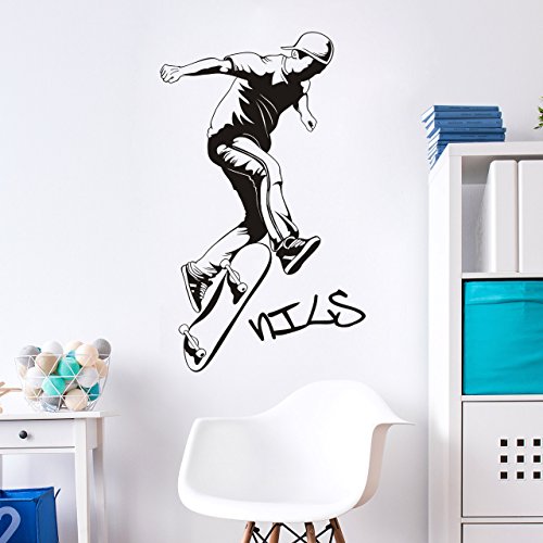 DESIGNSCAPE® Wandtattoo Stylischer Skater mit Name | Farbe: schwarz | Größe: klein (80 cm) von DESIGNSCAPE