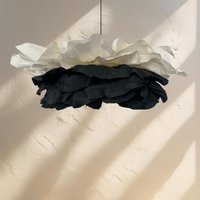 Handgefertigte Crepe Papier Blumen Kronleuchter Schwarz Und Weiß Moderne Pendelleuchte von DESINGBygul