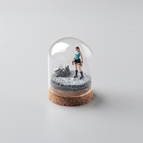 DEZARO 1/43 Scale Tiny People Diorama Figures,Lara Croft Zombies Minatures Scene Props Action Figure Model for Collection Display (Lara Croft Girl Zombies with Case) von DEZARO