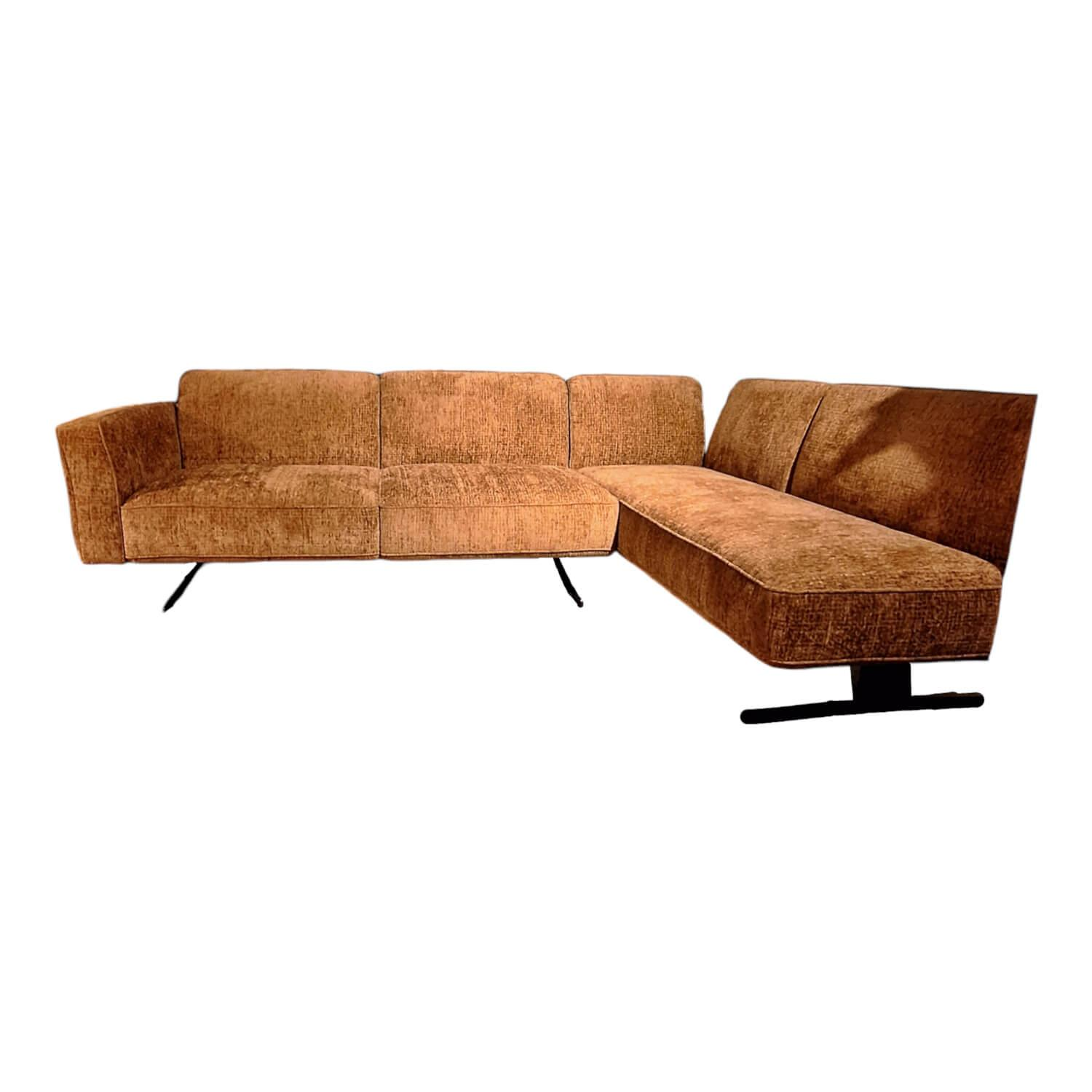 Ecksofa KC No4 Bezug Stoff 3 Fusion Cooper Orange Metallfüße Schwarz von DFM