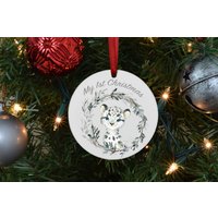 Babys Erste Weihnachten 1. Weihnachtsdekoration Leopard, 2021 Christbaumkugel, Personalisierte Weihnachtsdekoration, Sentimentales Andenken von DHcraftDesigns