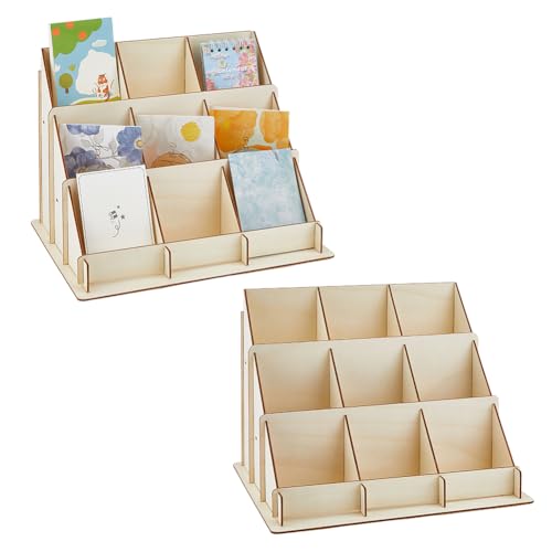DICOSMETIC 2 Setzt 3-Stufigen Grußkarten Display Ständer Holz Aufkleber Display Ständer 9 Taschen Tragbarer Aufkleber Rack Display Kartenständer Für Zuhause Einzelhandelszähler Display DICOSMETIC 2 Setzt 3-Stufigen Grußkarten Display Ständer Holz Aufkleber Display Ständer 9 Taschen Tragbarer Aufkleber Rack Display Kartenständer Für Zuhause Einzelhandelszähler Display von DICOSMETIC