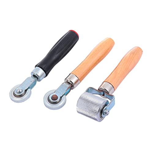 DINHEAROM 3 Stück Teiliges Reifenreparatur Set mit Druckroller Universelles Werkzeug für Auto Reifenreparaturen Ergonomischer Holzgriff und Handgriff Breiter Roller für Optimale DINHEAROM 3 Stück Teiliges Reifenreparatur Set mit Druckroller Universelles Werkzeug für Auto Reifenreparaturen Ergonomischer Holzgriff und Handgriff Breiter Roller für Optimale von DINHEAROM
