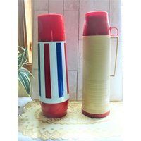 Vintage Thermo Serv Rot Weiß Blau Thermoskanne Mit Tasse Und Beige Isoliert 32 Oz von DIYVintageTreasures
