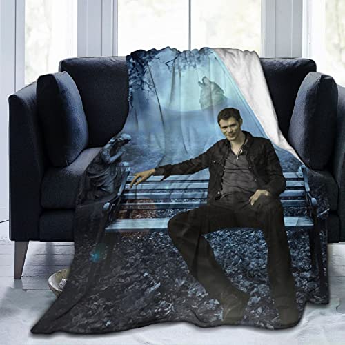 Kuschelige Plüsch-Klaus-Thow-Decke Mikaelson-Flanelldecke, Bettwäsche, warmes Fleece, weiche Decke für Sofa, Couch, Wohnzimmer, Büro, Auto, Camp, Stranddecken, 203,2 x 152,4 cm von DJNGN