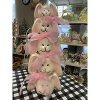 Handgefertigte Keramik Hasen Stapel von DJsCeramicsCrafts