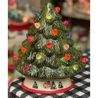 Beleuchteter Keramik Weihnachtsbaum Mit Szene von DJsCeramicsCrafts