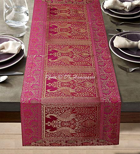 DK Homewares Esszimmer Dekor Traditionelles Magenta Tischdecke Brokat 60 X 16 Zoll Jacquard Pfau Blumen- 5 Ft Satin Stoff Tischläufer (150 X 40 cm/Magenta Gold) von DK Homewares