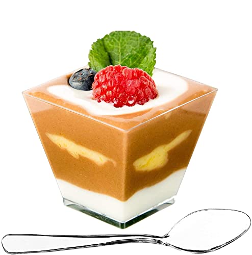 DLux 100 x 60ml Mini Dessertbecher mit Löffel - Klein Quadratische Wiederverwendbare Dessertgläser Plastik Kunststoff - Einweg Dessertschalen, Servierschalen, Dessert Gläser Set von DLux