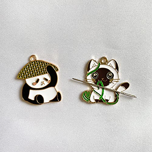 Liebenswert Panda mit Hut Wollkatze Nadelwächter zum Kreuzstich Stickerei, magnetisch Emaille Pin-Halter Handarbeit von DPXWCCH