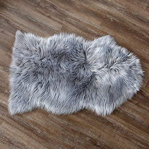 Spitzenqualität Lammfellimitat Teppich, Kunstfell Dekofell Lammfellimitat Teppich Longhair Fell Nachahmung Wolle Bettvorleger Sofa Matte (Grau, 75 X 120 cm) von DQMEN
