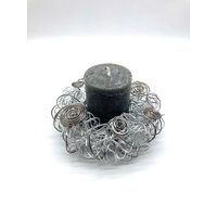 Kerze Im Drahtkranz/Aus Silber - Und Titanfarbenem Aluminiumdraht Kerzenkranz Dekokranz Geschenkidee Kerze Im Drahtkranz/Aus Silber - Und Titanfarbenem Aluminiumdraht Kerzenkranz Dekokranz Geschenkidee von DRAHTISTIN