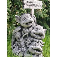 Gartenfigur Steinfigur Steinguss Drachen Mit Willkommen Schild Deko Garten Frostsicher Handarbeit Gartenfigur Steinfigur Steinguss Drachen Mit Willkommen Schild Deko Garten Frostsicher Handarbeit von DRIKAWaren