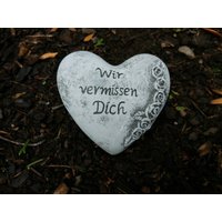 Grabschmuck Kleines Herz Rosenranke "Wir Vermissen Dich" Frostfest Steinguss Grabschmuck Kleines Herz Rosenranke "Wir Vermissen Dich" Frostfest Steinguss von DSSteinfigurenshop
