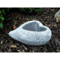 Grabschmuck Pflanzherz "Unvergessen" Frostfest Steinguss Pflanzschale Herz von DSSteinfigurenshop
