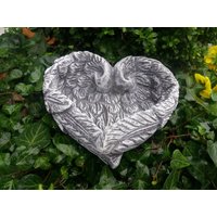 Pflanzschale Herz Flügelrand Steinguss Frostfest Wetterfest Garten Grabschmuck Pflanzschale Herz Flügelrand Steinguss Frostfest Wetterfest Garten Grabschmuck von DSSteinfigurenshop