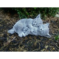 Steinfigur 2 Kuschelnde Katzen Liegend Frostfest Steinguss Garten Deko Haustier Steinfigur 2 Kuschelnde Katzen Liegend Frostfest Steinguss Garten Deko Haustier von DSSteinfigurenshop