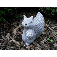 Steinfigur Eichhörnchen Frostfest Steinguss Garten Tier Dekoration Steinfigur Eichhörnchen Frostfest Steinguss Garten Tier Dekoration von DSSteinfigurenshop