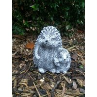 Steinfigur Igel Mit Kind Frostfest Wetterfest Steinguss Betonguss Haus Garten Steinfigur Igel Mit Kind Frostfest Wetterfest Steinguss Betonguss Haus Garten von DSSteinfigurenshop