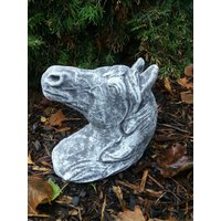 Steinfigur Pferdekopf | Zum Hängen Und Stellen Frostfest Wetterfest Steinguss Steinfigur Pferdekopf | Zum Hängen Und Stellen Frostfest Wetterfest Steinguss von DSSteinfigurenshop