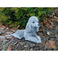 Steinfigur Pudel Liegend Hund Königspudel Zwergpudel Wetterfest Steinguss Steinfigur Pudel Liegend Hund Königspudel Zwergpudel Wetterfest Steinguss von DSSteinfigurenshop