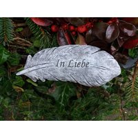 steinfigur Grabschmuck Feder "In Liebe" Frostfest Grab Deko Trauer steinfigur Grabschmuck Feder "In Liebe" Frostfest Grab Deko Trauer von DSSteinfigurenshop