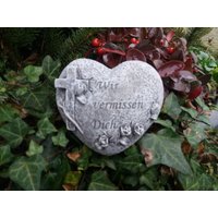 steinfigur Grabschmuck Herz Auf Sockel "Wir Vermissen Dich" Frostfest Grab Deko steinfigur Grabschmuck Herz Auf Sockel "Wir Vermissen Dich" Frostfest Grab Deko von DSSteinfigurenshop