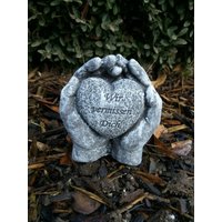 steinfigur Grabschmuck Herz in Händen "Wir Vermissen Dich" Frostfest Grab Deko steinfigur Grabschmuck Herz in Händen "Wir Vermissen Dich" Frostfest Grab Deko von DSSteinfigurenshop