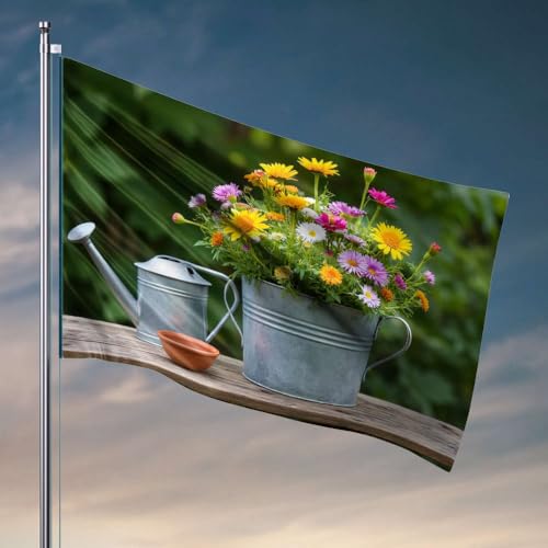 College-Poster für Jungs, Blumen in einem Metalleimer auf einem Holztisch. Flagge, Sommerflagge, dekorative Hausflaggen, 30 x 45 cm College-Poster für Jungs, Blumen in einem Metalleimer auf einem Holztisch. Flagge, Sommerflagge, dekorative Hausflaggen, 30 x 45 cm von DTWE