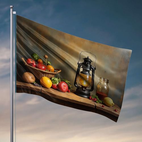 Coole Dekoration für Jungenzimmer, Obst und Gemüse auf einem Holztisch mit Laterne. Flagge Happy Camper Geschenke Raumflaggen für Mädchen (60 x 90 cm) von DTWE