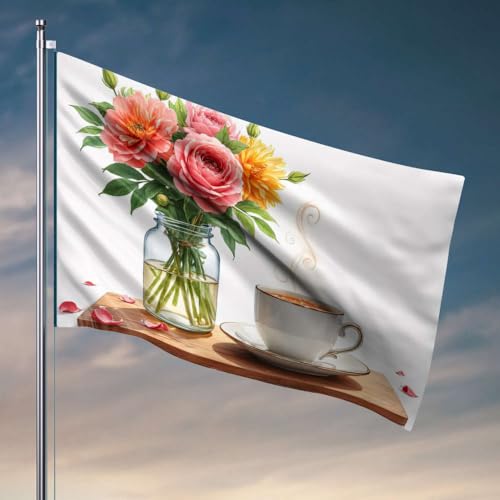 Lustige Terrassendekor, Blumen in Vase mit Tasse Tee auf Holztablett. Flaggenflaggen für Raumdekoration, Flagge für Zimmerleute (120 x 180 cm) von DTWE