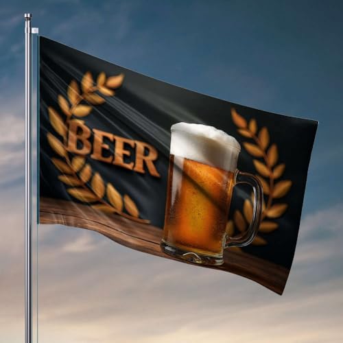Man Cabe Decor Ein frostiger Bierkrug sitzt auf einem Holztisch, umgeben von einem kunstvollen Lorbeerkranz, Flaggen, als Raumdekoration, lustige Raumdekoration (152 x 244 cm) von DTWE