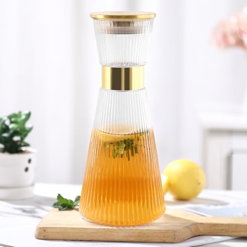 DUJUST Geriffelte Glaskaraffe mit goldenem Deckel (1,247.4 g), elegante Wasserkaraffe mit Golddekor, Kristallglaskaraffe, mit verdicktem Boden, für Saft, Milch, Tee, lebensmittelechtes Silikon, von DUJUST