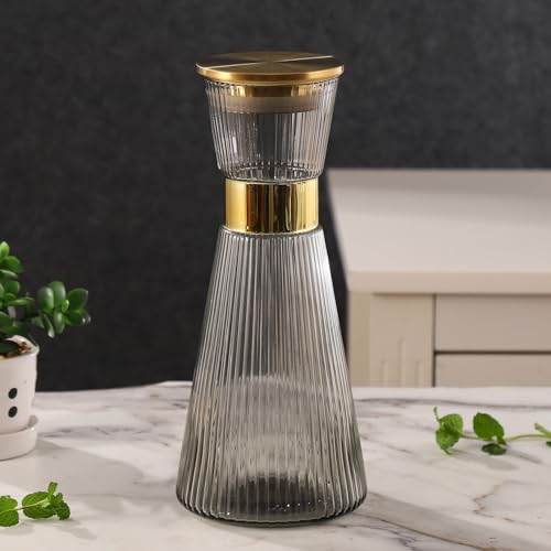 DUJUST Gerippte schwarze Glaskaraffe mit goldenem Deckel (48 oz), elegante Wasserkaraffe mit Golddekoration, Kristallglaskaraffe, mit verdicktem Boden, für Saft, Milch, Tee, lebensmittelechtes von DUJUST