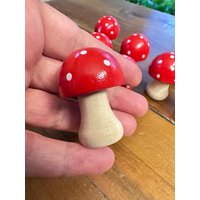 Fliegenpilz Dekofiguren Holz Ca 4 cm Hoch Fliegenpilz Dekofiguren Holz Ca 4 cm Hoch von DUNKELROTde