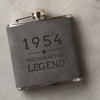 Gravierter Flachmann - "1954 Year Of The Legend" Design 70 von DUSTandTHINGS