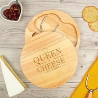 Personalisiertes "Queen Of Cheese' Käsebrett Geschenkset Für Sie - Weihnachtsgeschenke Käseliebhaber Geschenk Käsezubehör von DUSTandTHINGS