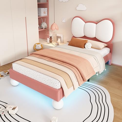 DUlVBPE Polsterbett, Einzelbett, Kinderbett, Fliegeformiges Bettkopfteil, Farblich anpassbare LED-Lichtleiste unter dem Bett, Stabiler Lattenrost, Samt, schönes Design, Beige + Rosa, 90x200cm DUlVBPE Polsterbett, Einzelbett, Kinderbett, Fliegeformiges Bettkopfteil, Farblich anpassbare LED-Lichtleiste unter dem Bett, Stabiler Lattenrost, Samt, schönes Design, Beige + Rosa, 90x200cm von DUlVBPE