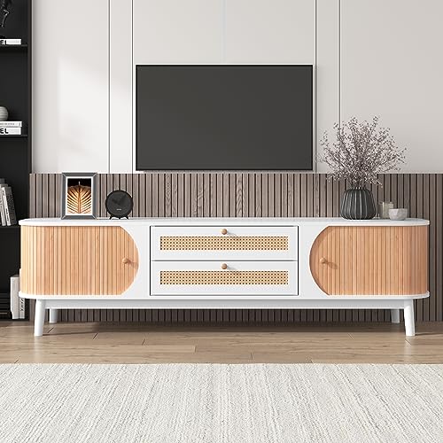 DUlVBPE TV-Schrank-Natürlicher Holz-Blend TV-Schrank mit Türen und Schubladen. TV-Ständer mit Rattanseiten. Aufbewahrungslösung, Natürlicher Landhausstil. DUlVBPE TV-Schrank-Natürlicher Holz-Blend TV-Schrank mit Türen und Schubladen. TV-Ständer mit Rattanseiten. Aufbewahrungslösung, Natürlicher Landhausstil. von DUlVBPE