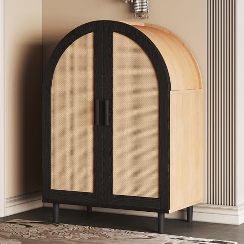 Elegantes Sideboard/Schuhschrank mit Abgerundeter Außenseite, Durchbrochenen Rattantüren und DREI Regalen. von DUlVBPE