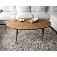 Handgefertigter Ovaler Couchtisch Aus Kiefernholz - Toledo Crafted von DValentiFurniture