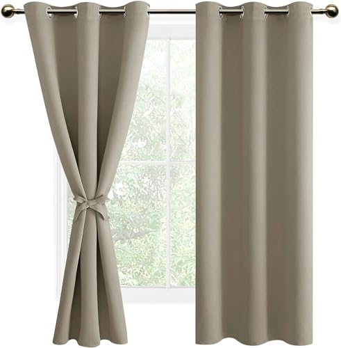 DWCN Vorhang Blickdicht mit Ösen 2 Stücke Verdunkelungsgardinen Thermogardine Vorhänge Dunkel Thermogardine Verdunkelung für Wohnzimmer Schlafzimmer, Taupe, 137x117cm(HxB) von DWCN